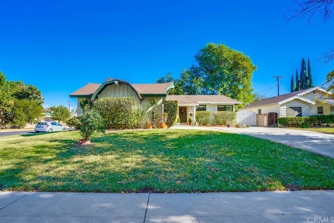 Building Photo - 9320 Yolanda Ave