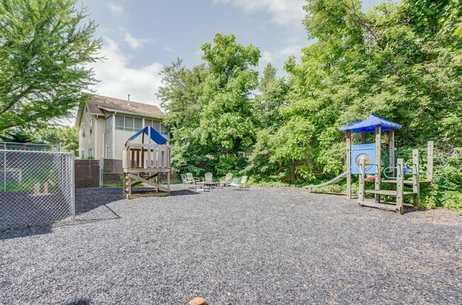 Building Photo - 2652 Milwaukee St