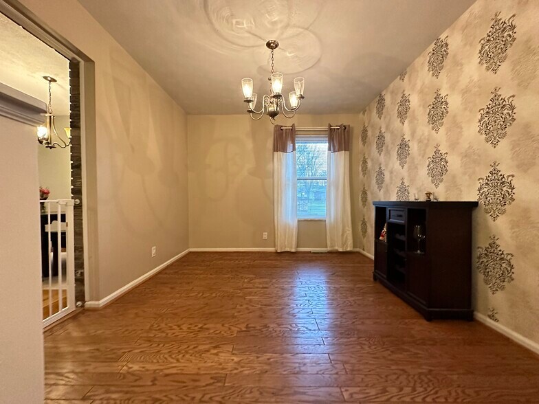 Dining room - 5684 Red Oak Dr
