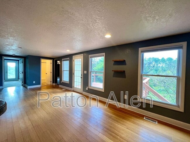 Building Photo - 15 Lela Ln