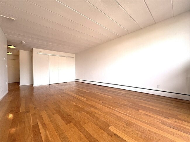 Building Photo - 345 Harvard St