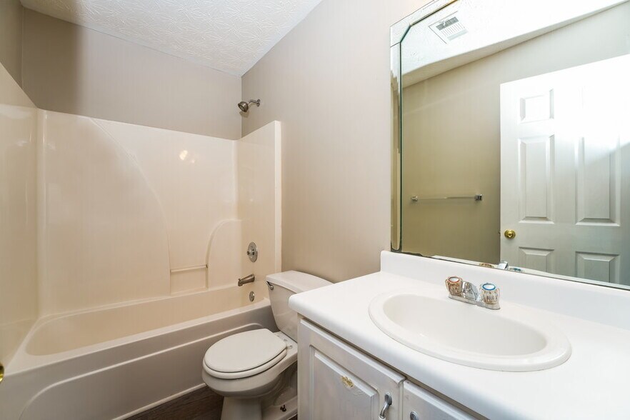 Building Photo - 385 Shadowbrooke Cir SW