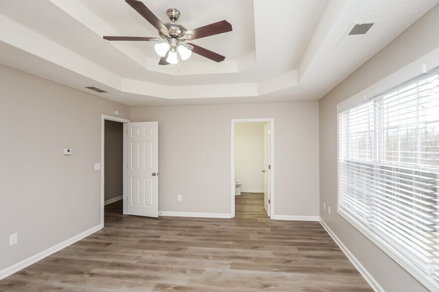 Building Photo - 5727 Newnan Cir