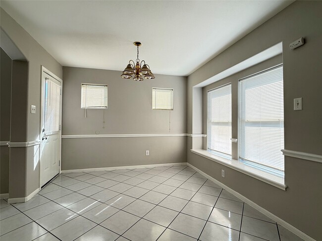 Building Photo - 2524 Chamberlain St