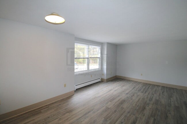 Building Photo - 28 Ivy Ln