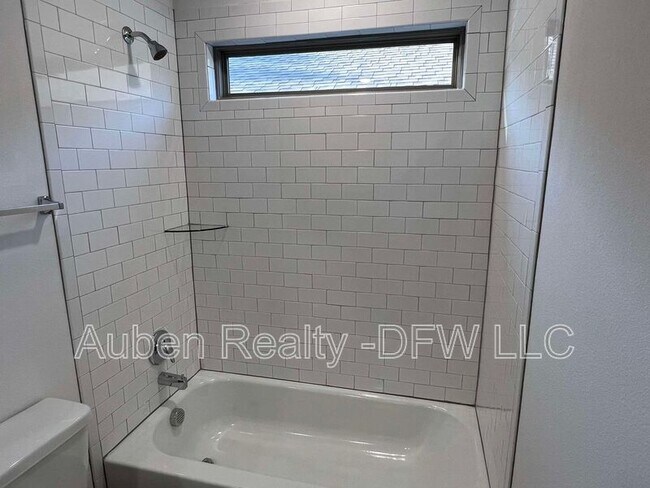 Building Photo - 2524 S Fannin Ave