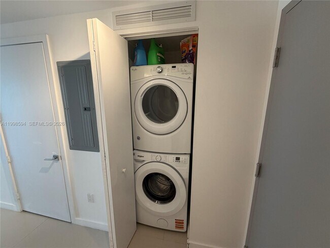 Building Photo - 488 NE 18th St