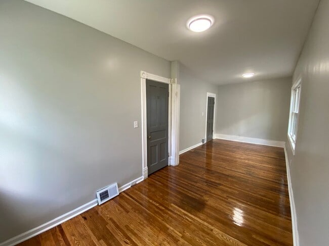 Building Photo - 216 Bird Ave