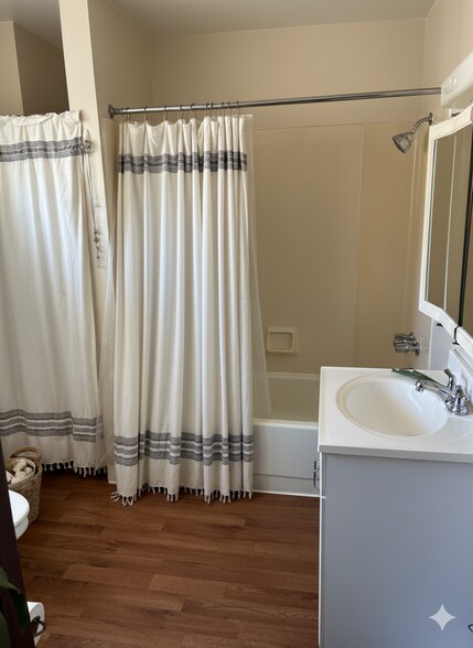 Building Photo - 5901 Bryant St