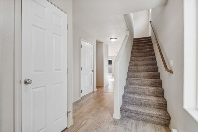 Building Photo - Adorable 3 bedroom. 2.5 bathTownhome in Columbia Falls