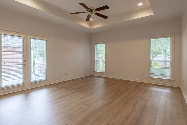 Building Photo - 212 North Cir