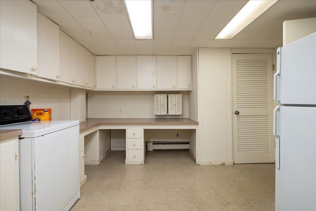 Building Photo - 10 Seneca Dr