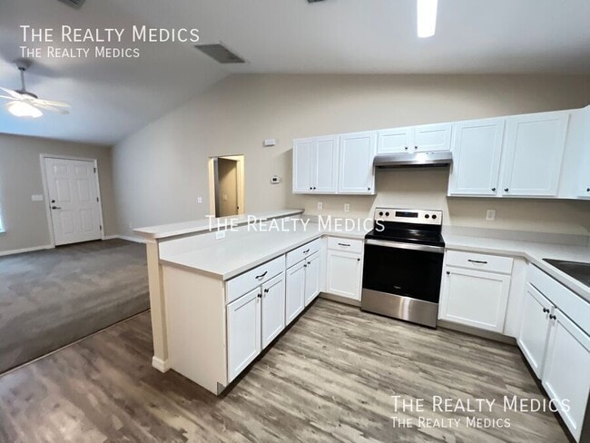 Building Photo - 6 Juniper Way