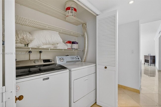 Building Photo - 2 Grove Isle Dr