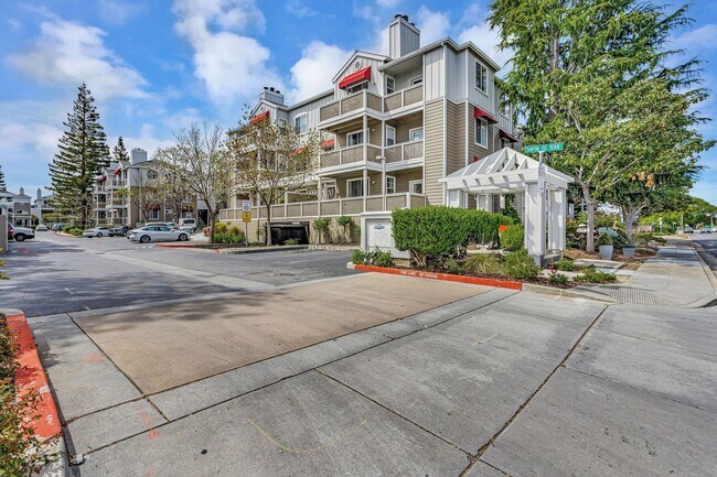 Building Photo - 2-Bedroom Condo in Prime Sunnyvale Location Near Tech Hubs