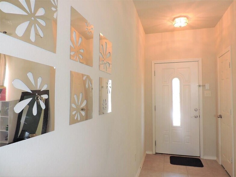 Building Photo - 340 Turquoise Dr