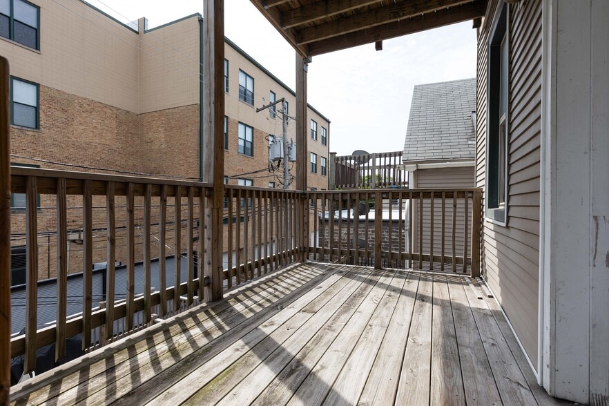 Building Photo - 2517 N Ashland Ave