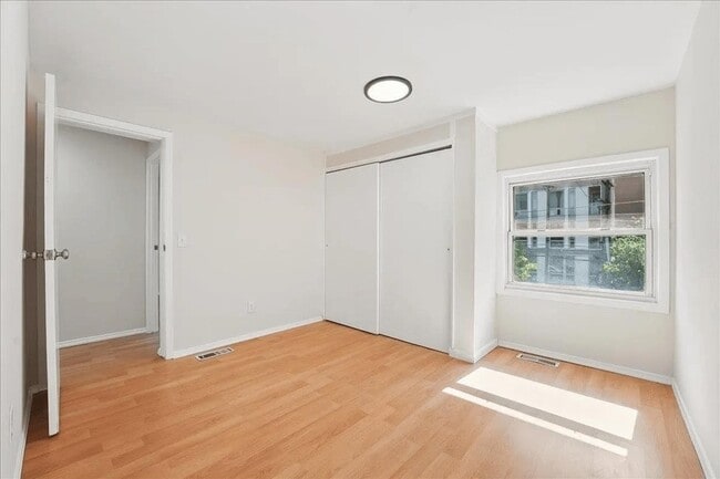 Building Photo - 12 Saddlewood Ct