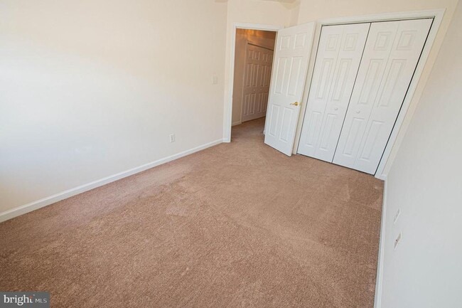 Building Photo - 420 Parkview Ct