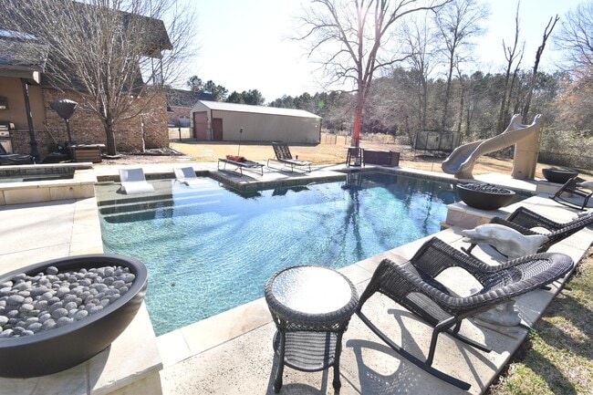 Building Photo - 7871 Oak Creek Trl