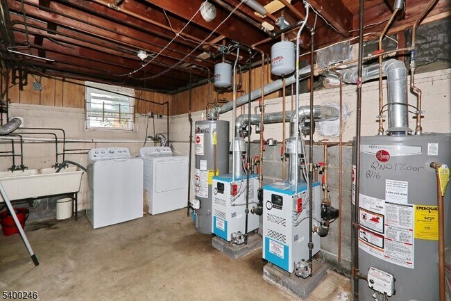 Building Photo - 726 Gates Terrace