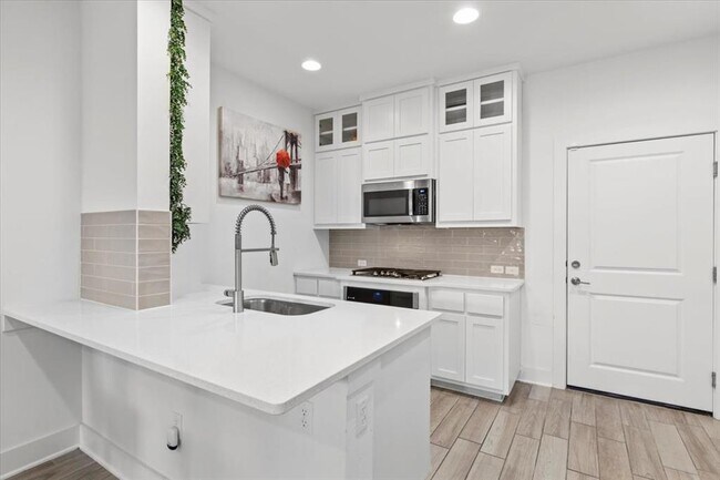Building Photo - 2516 Simond Ave