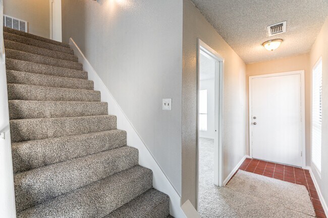 Building Photo - 5731 Easthampton Dr