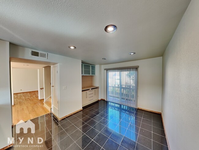 Building Photo - 125 Rosa Flora Cir