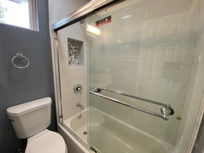 Building Photo - 105 Union Ave