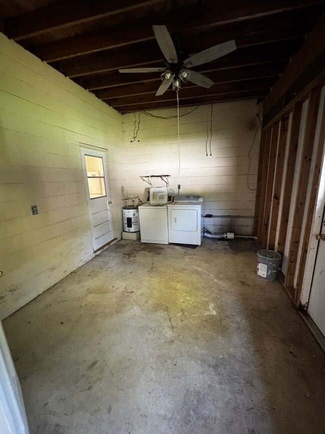 Building Photo - Clean & Cozy Cottage Available