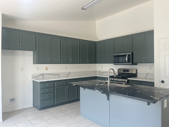 Building Photo - Spacious 4 Bedroom, 2 Bathroom Home | Avai...