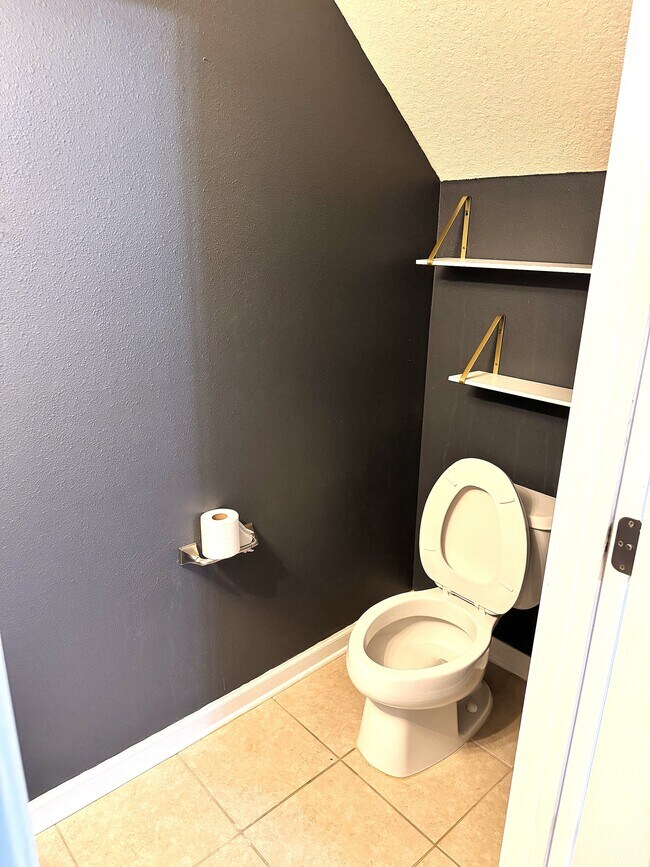 Building Photo - 1500 Calming Water Dr