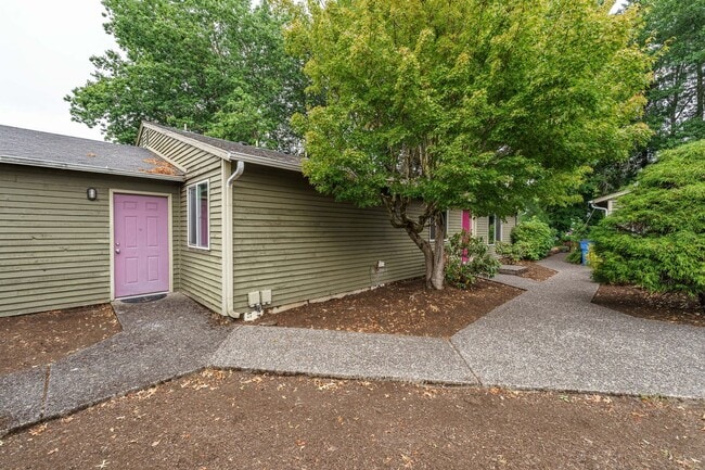 Building Photo - 2 Bedroom 2 Bath with single car garage