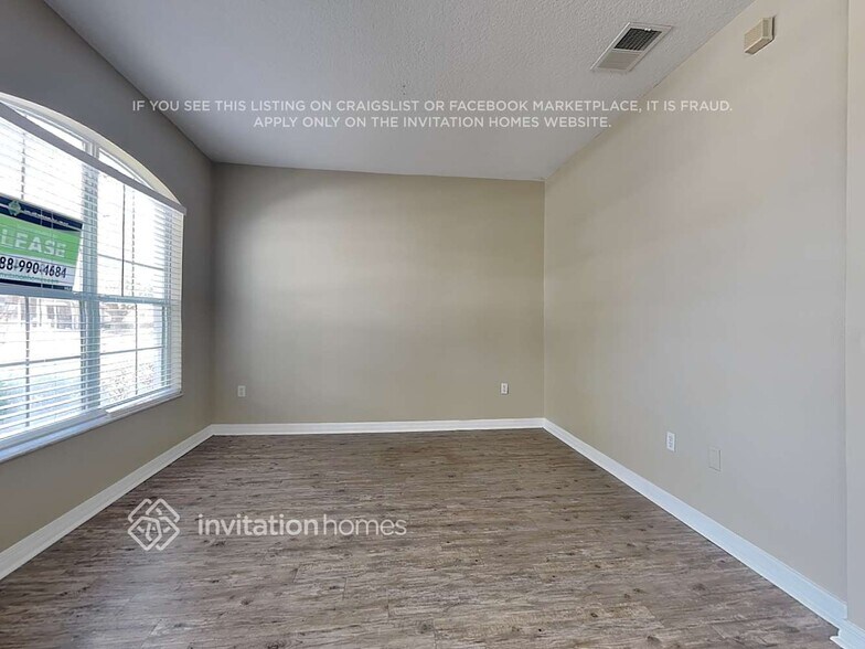 Building Photo - 498 Woodford Dr