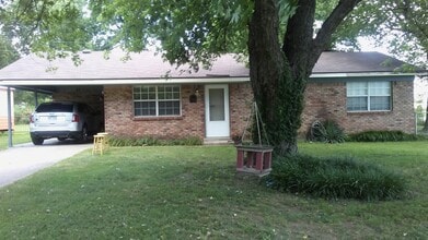 Building Photo - 2100 Cottonwood Pl