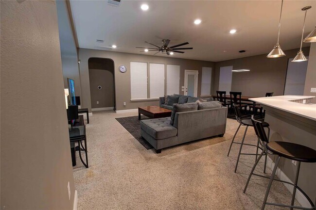 Building Photo - 7708 Nunsland Dr