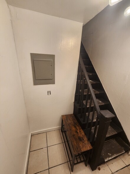 Entry way - 409 Saint Paul St