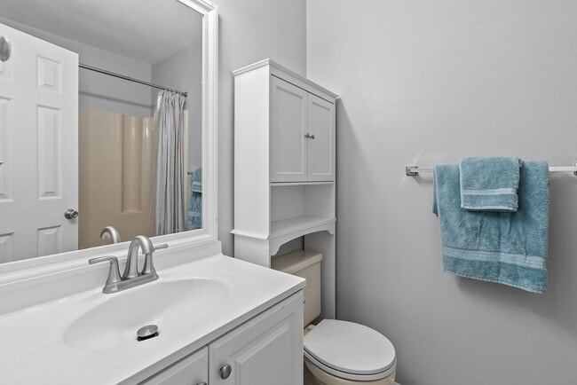 Building Photo - Beautiful Townhouse-Style Home in Virginia Beach!