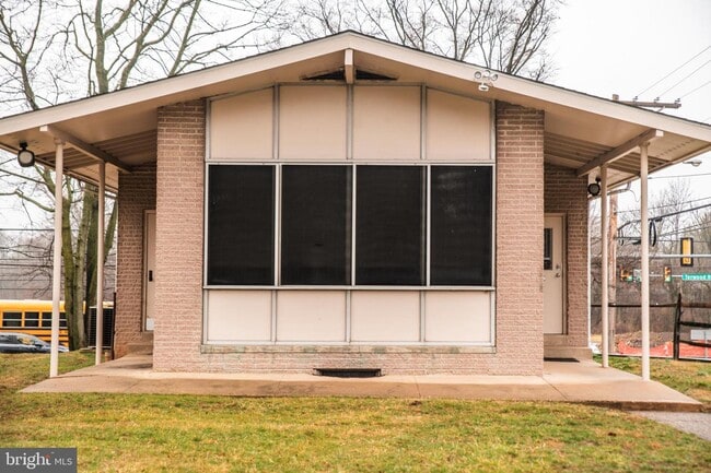 Building Photo - 980 Davisville Rd