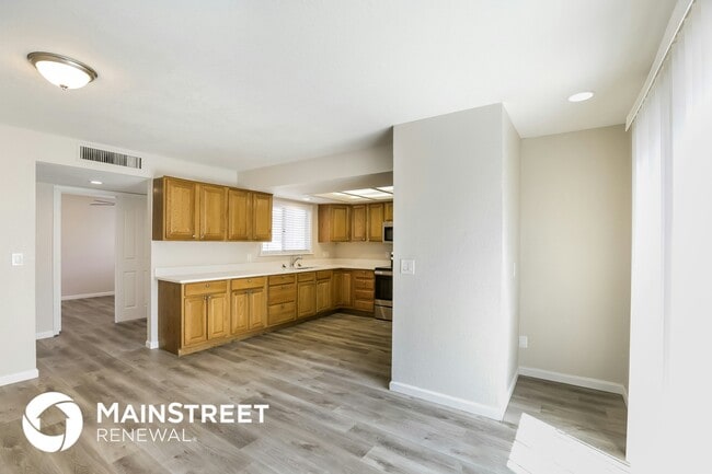 Building Photo - 8921 W Weldon Ave