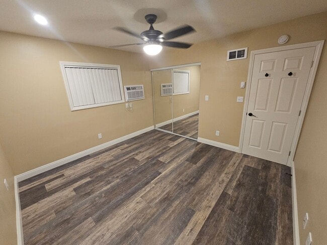 Building Photo - Encinitas Renovated Two Bedroom Apartment