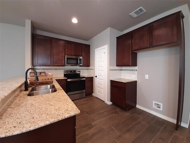 Building Photo - 118 Wickersham St