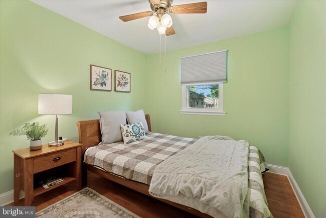Building Photo - 205 Woodside Cir