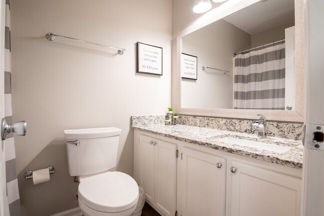 Building Photo - FURNISHED RENTAL FOR 3-12 MONTHS AVAILABLE MID-JUNE