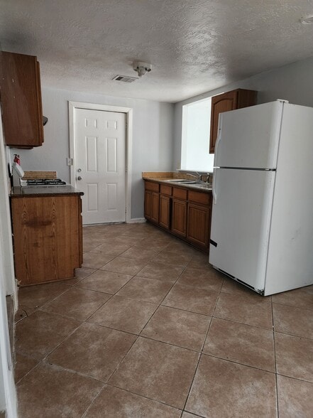 Building Photo - 13802 Hooper Rd