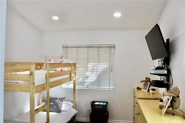 Building Photo - 18 Via Terrano