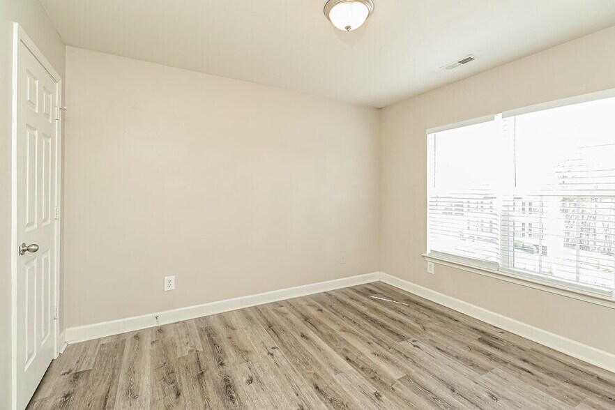 Building Photo - 248 Patrick Ave SW