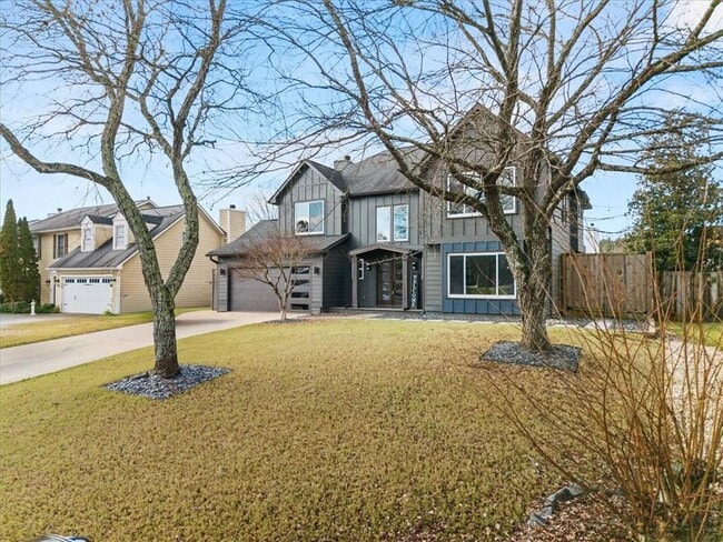 Building Photo - 425 Mikasa Dr