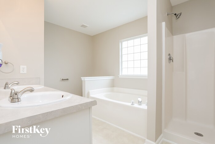 Building Photo - 5 Stepney Ct