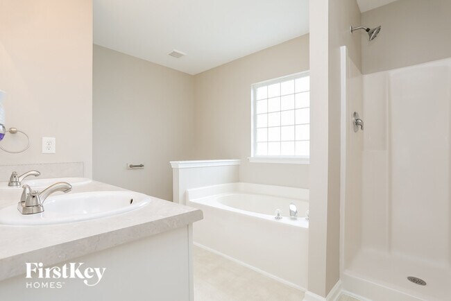 Building Photo - 5 Stepney Ct